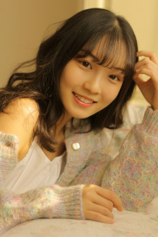 小向まな美